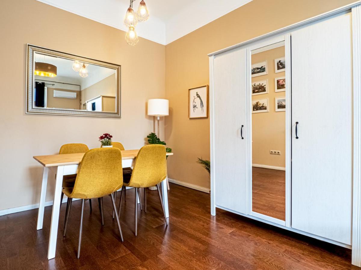 The Birdcage Apartment Будапеща Екстериор снимка