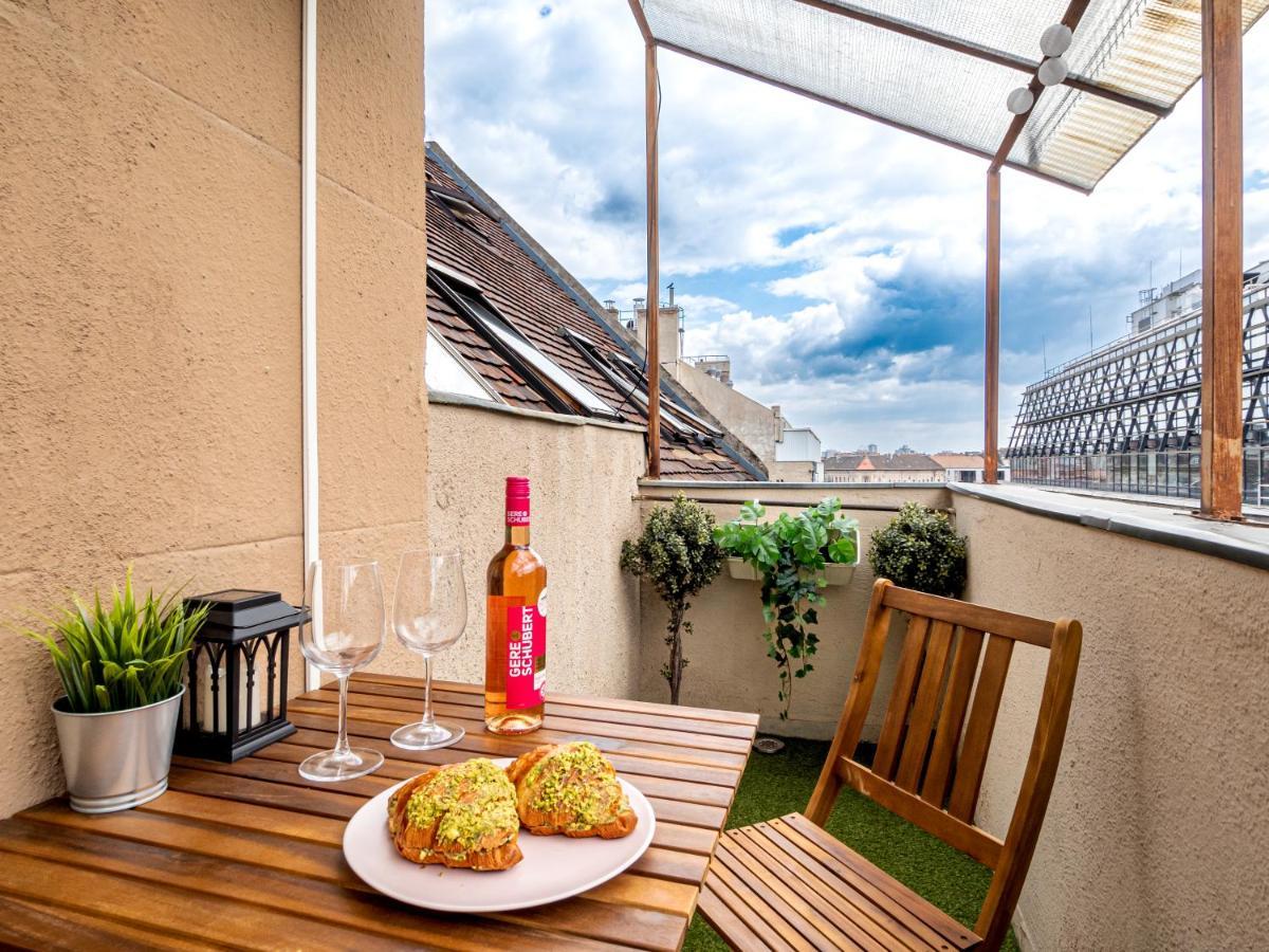 The Birdcage Apartment Будапеща Екстериор снимка