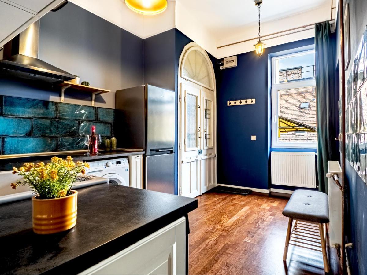 The Birdcage Apartment Будапеща Екстериор снимка